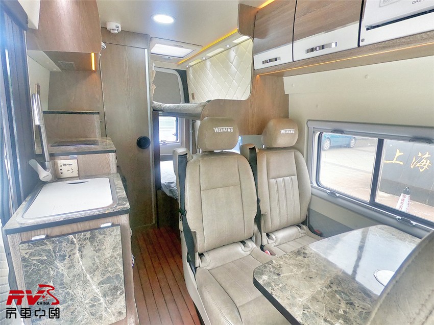 卫航福特新世代b型纵置房车